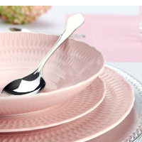 Farebný porcelán